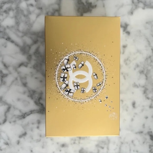 Gift Wrapped Chanel Holiday 2023 Beauty Cosmetic Bag Blue Navy - Picture 5 of 7